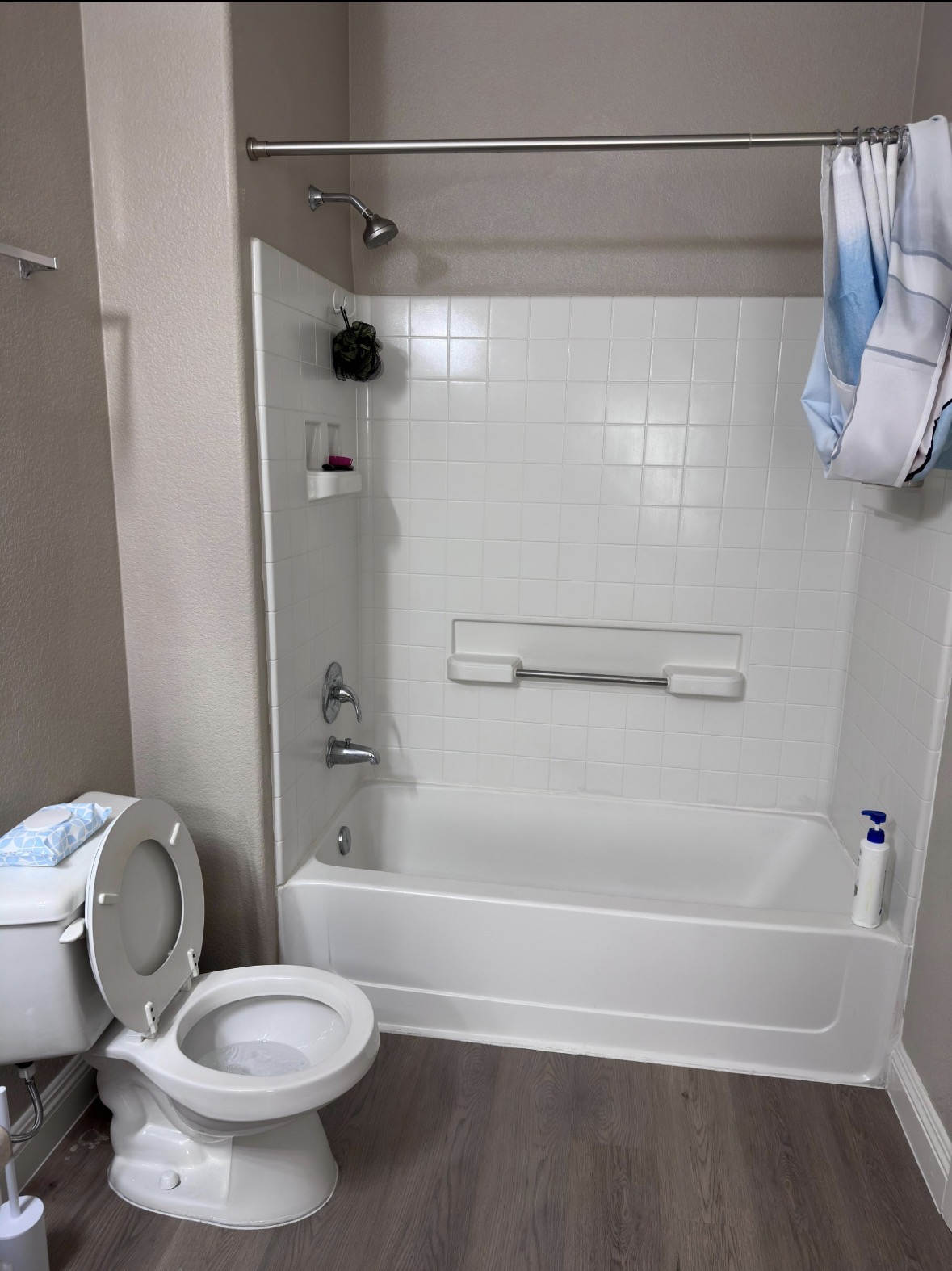 Shower & Tub Combo Deep Clean