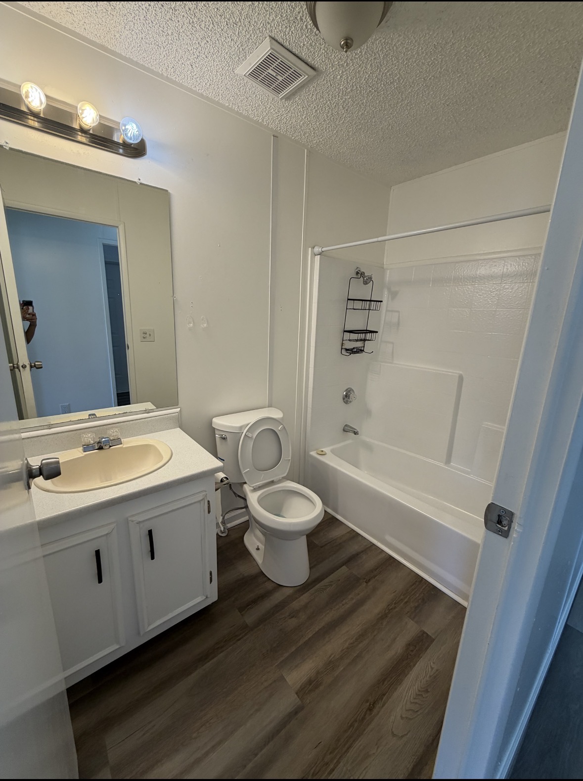 Tub & Tile Deep Clean